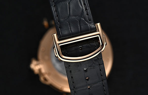 卡地亚手表机芯里面有划痕怎么修复(图) 卡地亚手表机芯里面有划痕怎么修复(图)